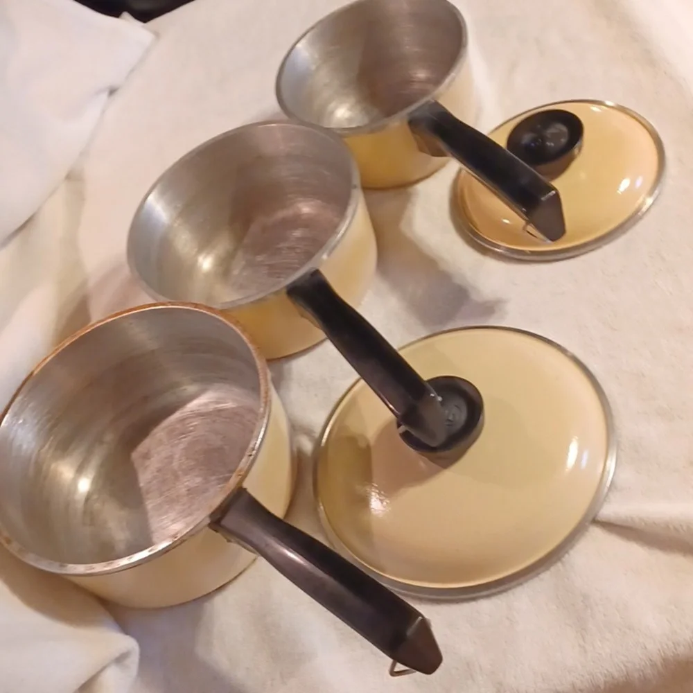 Club Cream Color Cookware Set with Black Handles